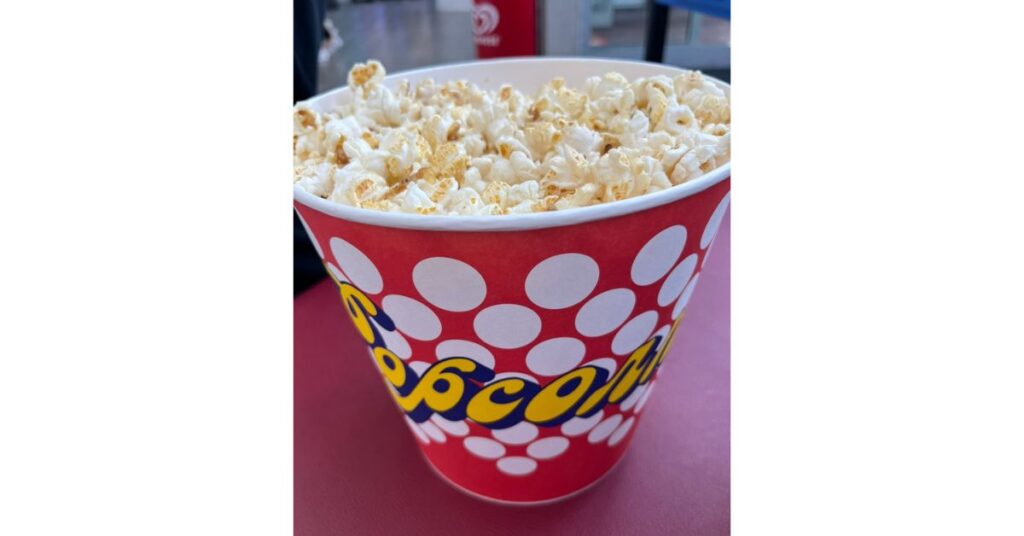 Unser großer Eimer Popcorn!