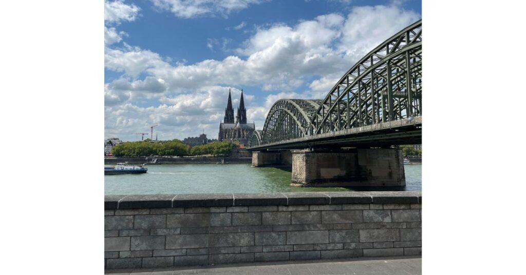 Die Hohenzollerbrücke und der Kölner Dom