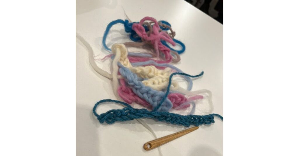 Wollsammlung beim Nadelbinden-Workshop