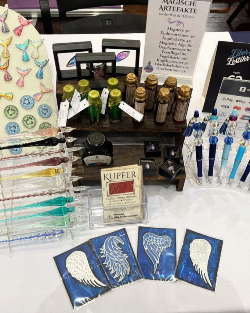 Meine magischen Artefakte - bis auf die Tinte, Kugelschreiber und Glasfedern alles Handarbeit